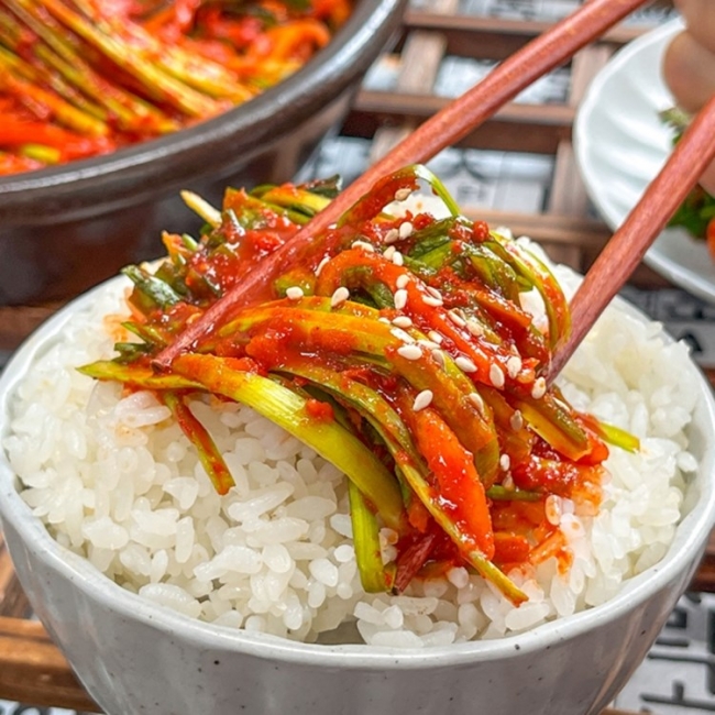 [맛있는집밥]수제양념 향긋한 부추 김치 1kg