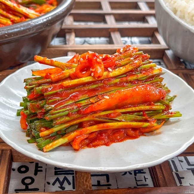 [맛있는집밥]수제양념 향긋한 부추 김치 1kg